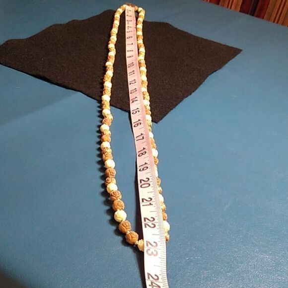 Vintage Lucite/Resin/Plastic carved Rose Beads Gold Tone Metal bead Cottagecore - Picture 3 of 5